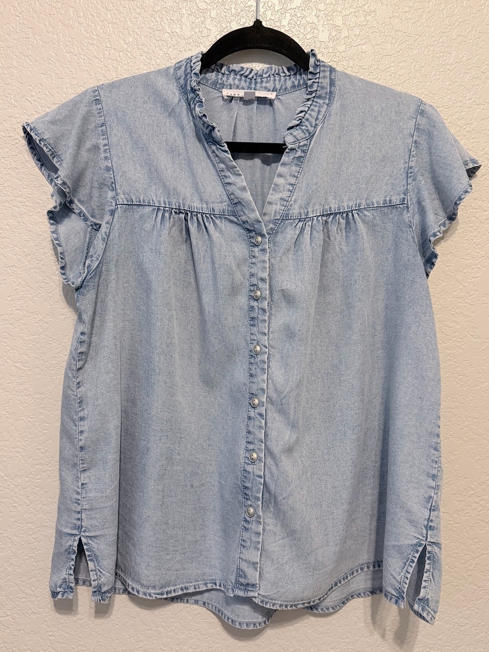 Jane + Delancey Chambray Ruffle Blouse | M | 100% Lyocell Button Front - Picture 2 of 9